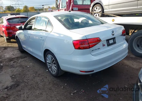 2016 Volkswagen Jetta 1.8T Sel z USA, uszkodzony, nr VIN 3VWL17AJ5GM345619
